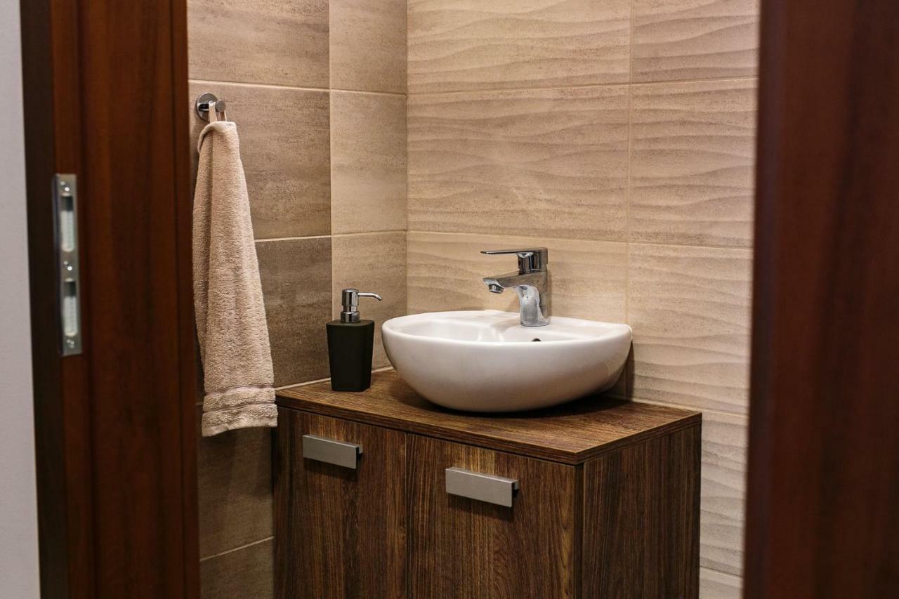 Doczy Private Apartment เดเบรตเซน ภายนอก รูปภาพ